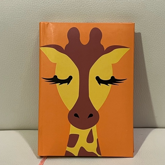 Brand New Cushioned A6 Hardcover Notebook Giraffe Design DAISO Japan 100 Pages - Picture 1 of 2